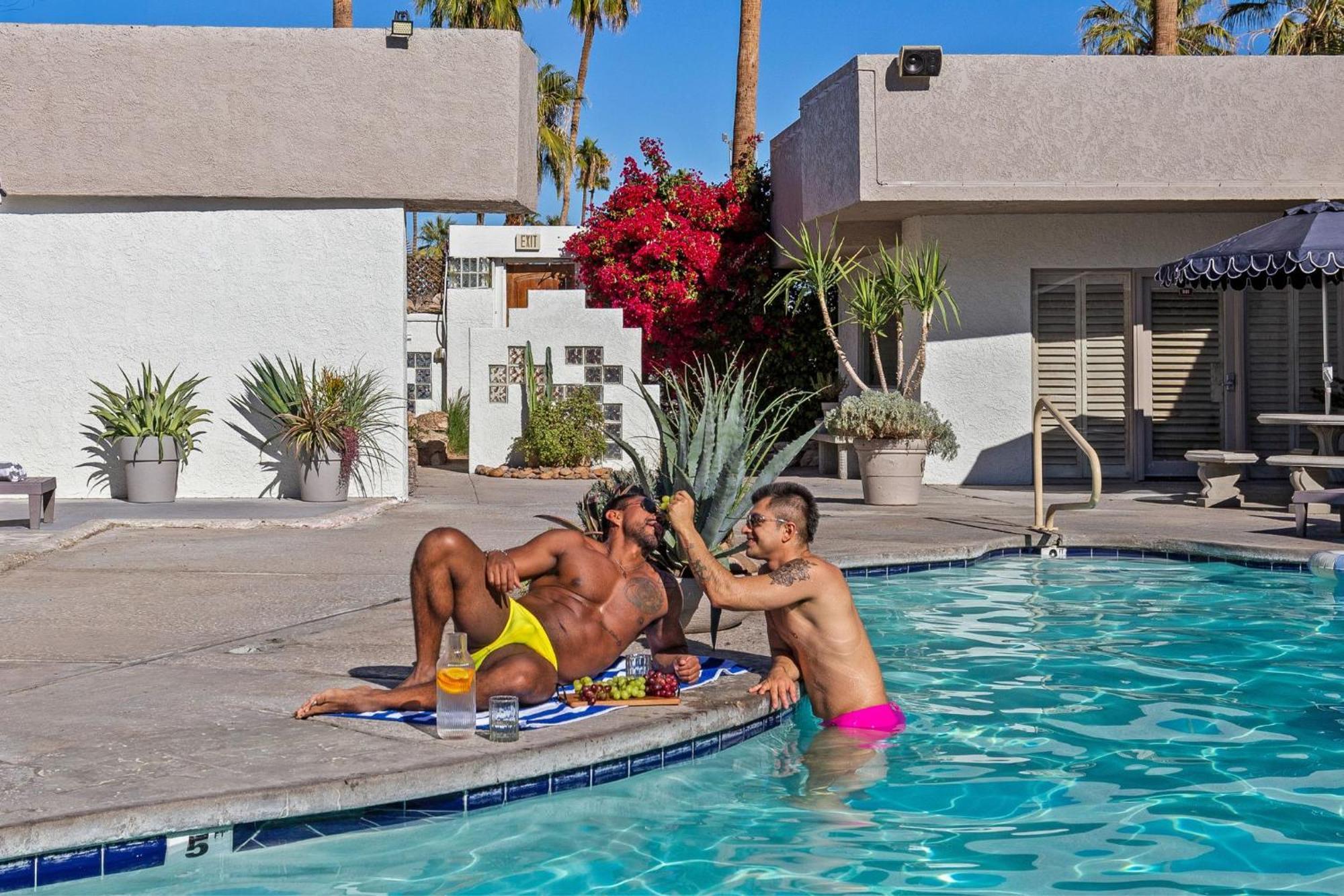 Casa Oliver Hotel & Resort - A Men'S Clothing Optional Resort In Palm Springs Exteriör bild