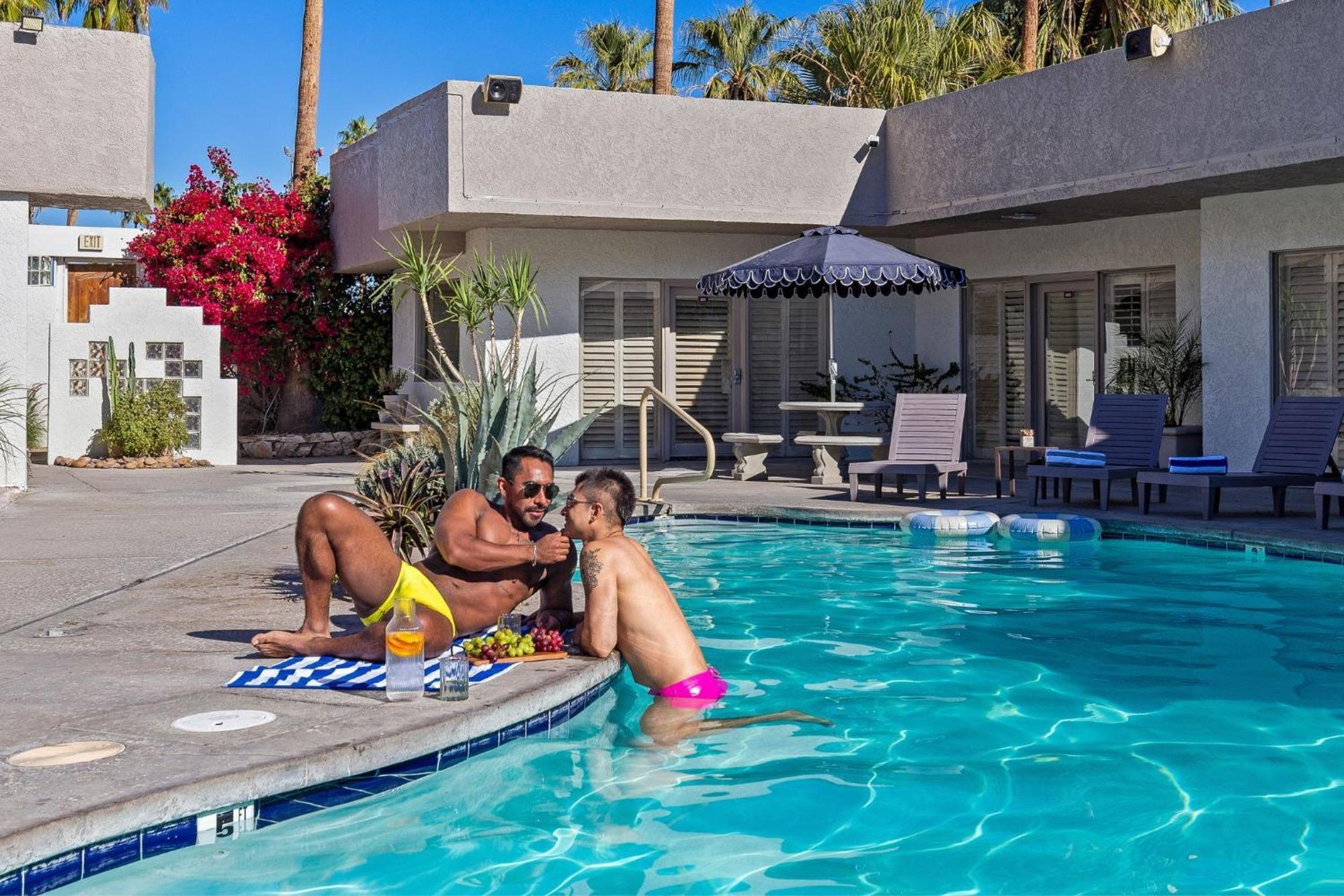 Casa Oliver Hotel & Resort - A Men'S Clothing Optional Resort In Palm Springs Exteriör bild